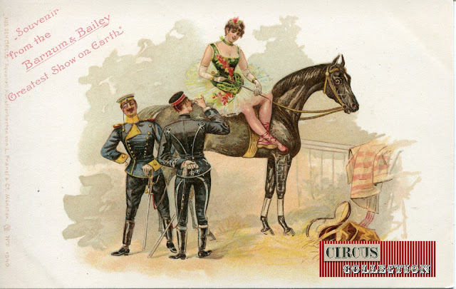 Carte postale du cirque Barnum & Bailey 1902 écuyère avec des officiers