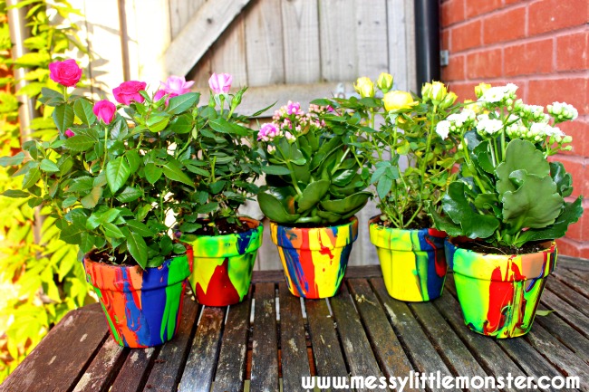 DIY Flower pot craft for kids. Pour painting is a fun painting technique and easy art idea for kids. This rainbow craft makes a perfect Mothers Day or teacher kid made gift.