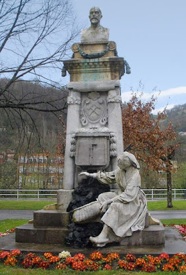 Monumento a Don Luis Adaro y Magro, la Carbonera