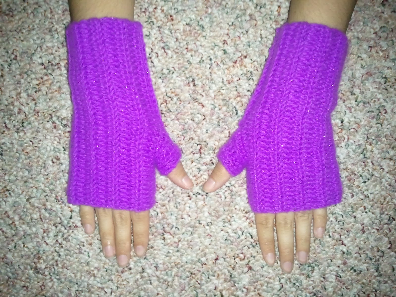 singularyarnpluralyeen? Free Fingers! (warm hands)