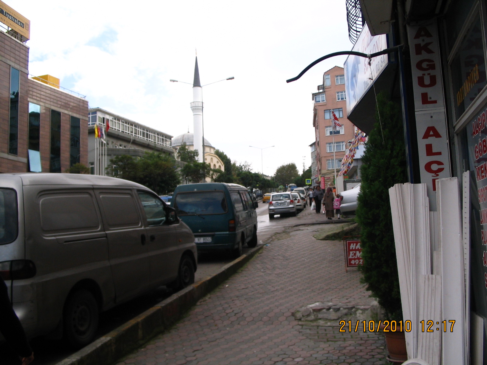 Üsküdar Satılık Kiralık Daireler USKUDAR ANACADDE DE SATILIK DUKKAN