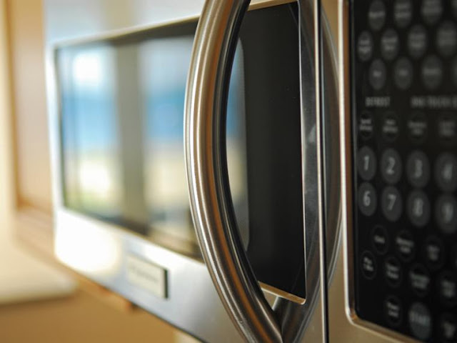 ¿Los alimentos calentados en el microondas pierden nutrientes?