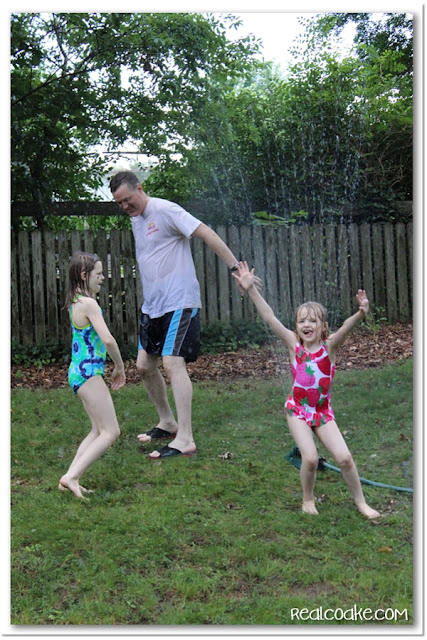 This looks like great summer family fun! Easy to put together a fun afternoon game with the family. #FamilyFun#Games #Summer #RealCoake