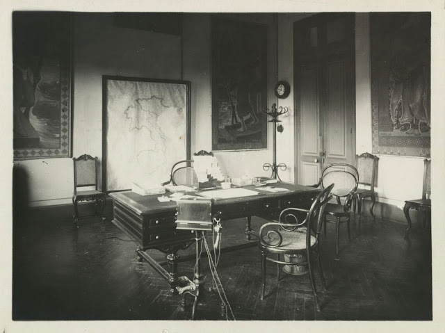 Phòng làm việc của chánh văn phòng.