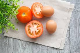 kết hợp giữa cà chua và lòng trắng trứng gà