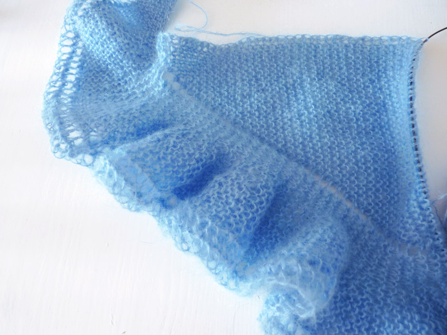 Madeline's Wardrobe: WIP: Blue ruffled shawl