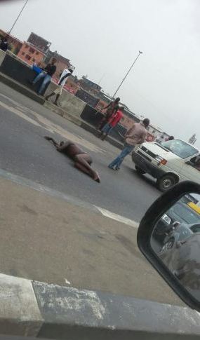 a Photos: Unidentified man strips naked, lies on the road causing traffic in Lagos