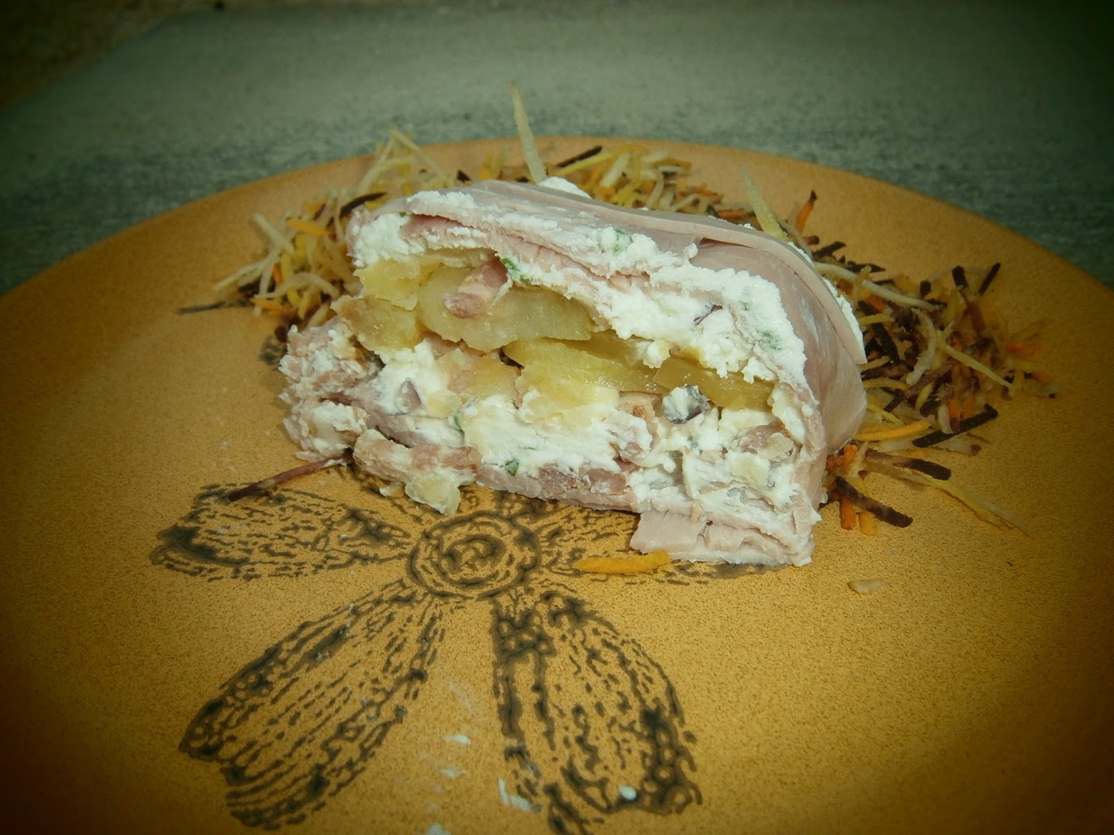 Délices d'une novice Terrine au jambon, chèvre frais et pommes de terre