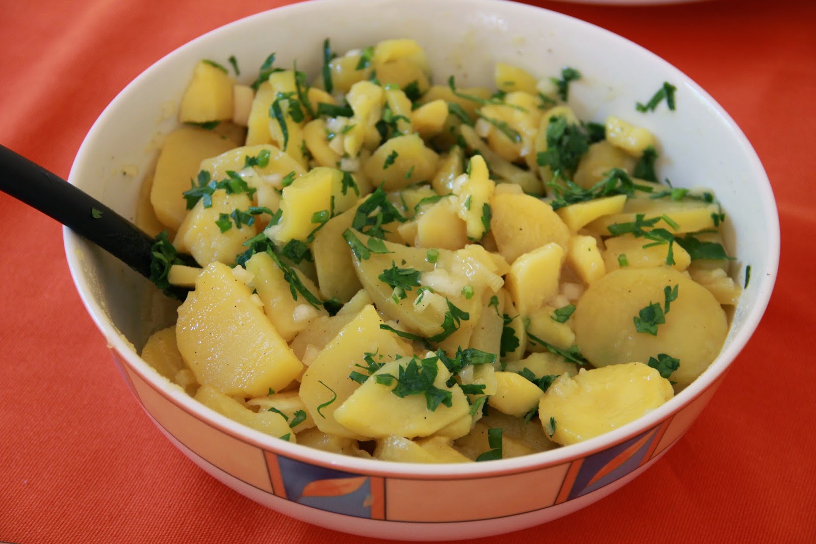 Bayerischer Kartoffel-Gurken-Salat / Баварский картофельный салат со ...