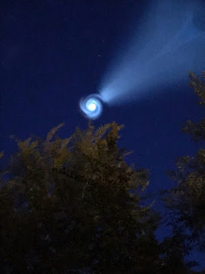 Мистериозна спирала в небето на Русия Mysterious-glowing-object-explodes-in-Russian-sky