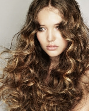 Modern Curly Hairstyle