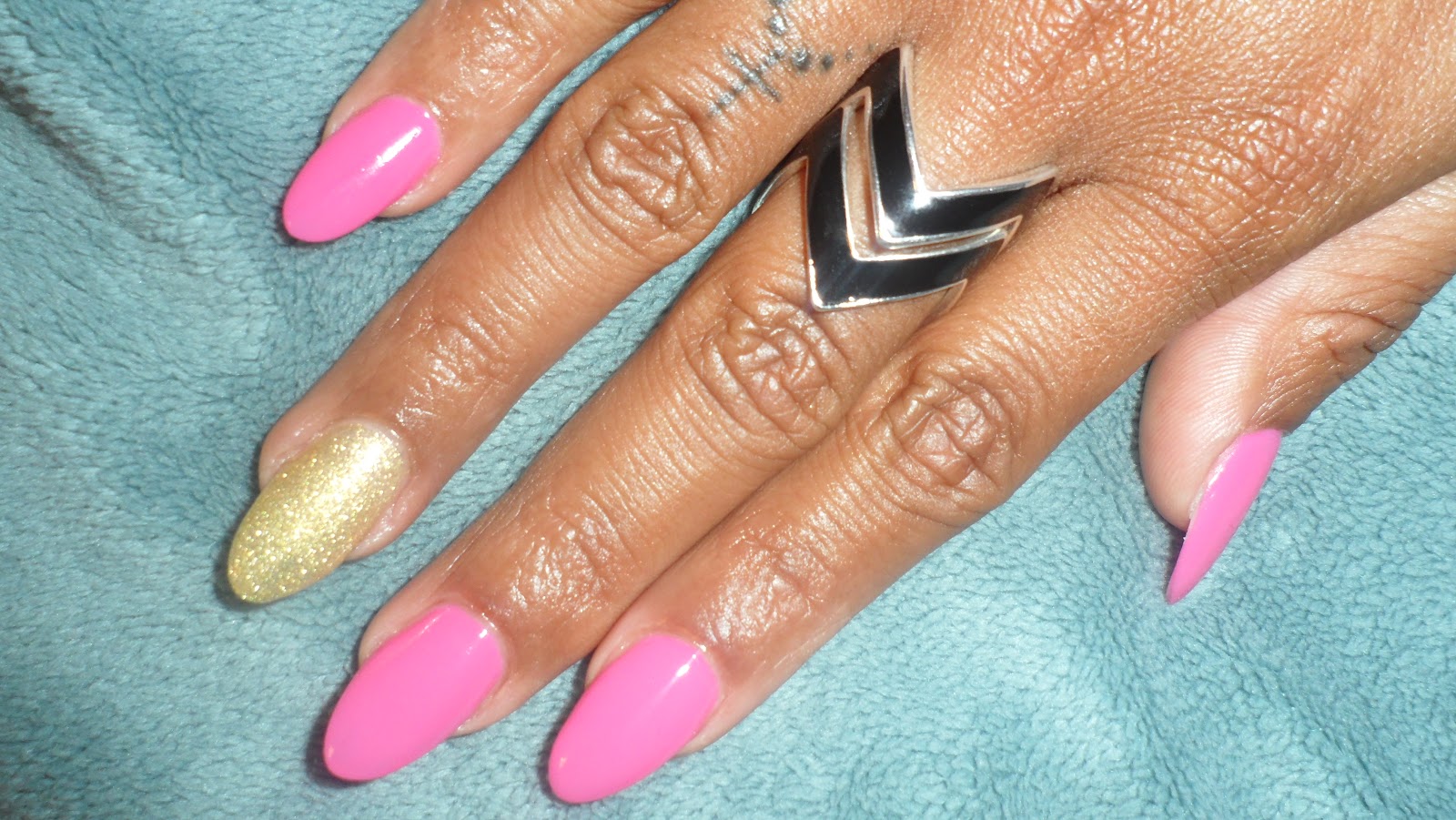 Cultural Reciprocity: NOTD: Pink and Gold Stiletto Nails