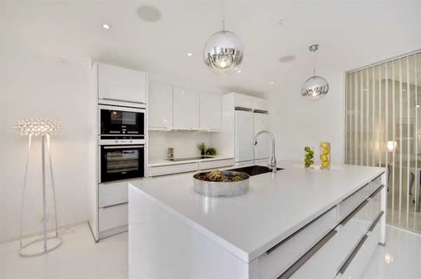 Small apartment decorated in white