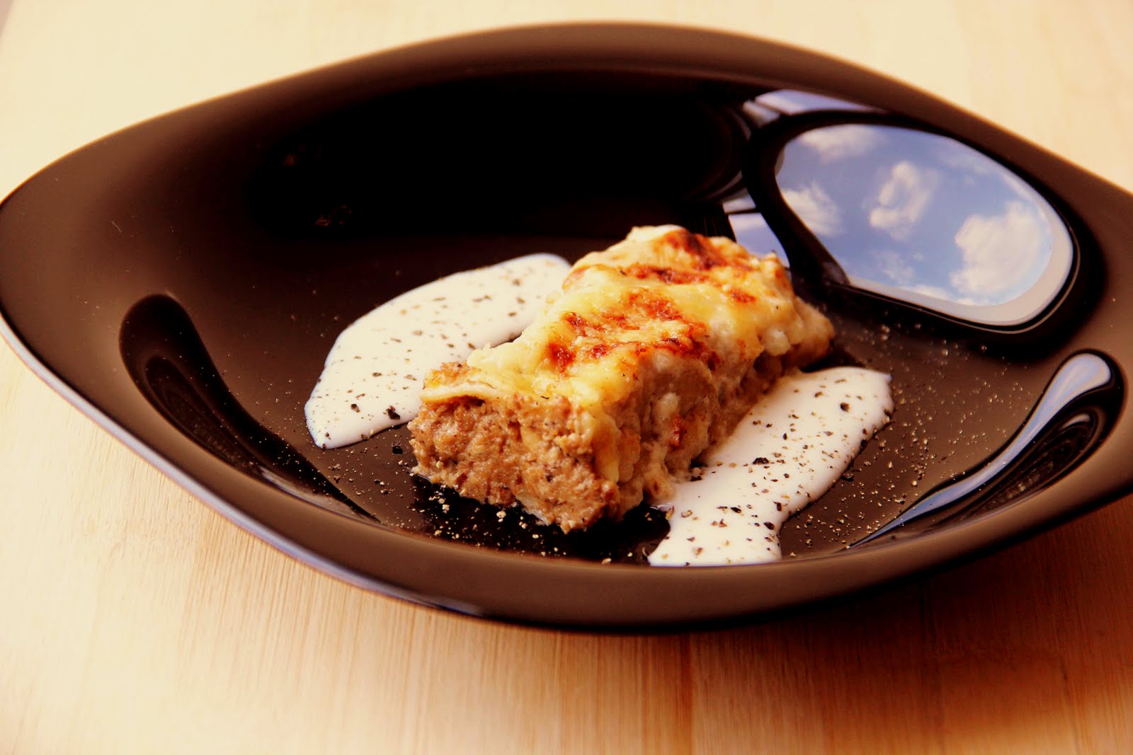 Coses de Llàbiro Canelons de seitan amb beixamel de moixernons