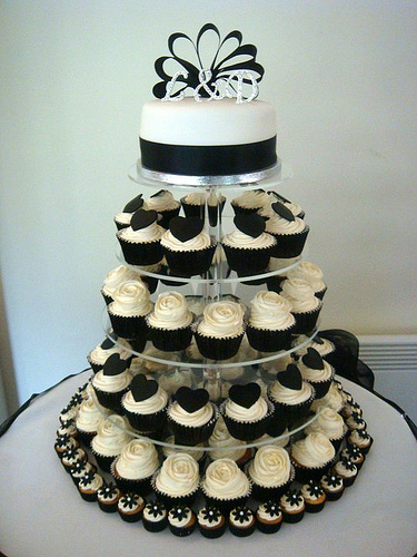  Wedding  Cakes  Pictures Black  and White  Wedding  Cupcakes