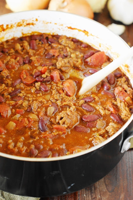 Hearty Chili ~ Who doesn't love a hot and hearty bowl of chili?  This one's spiced just right with the wonderful flavors of chili powder and ground cumin.   www.thekitchenismyplayground.com