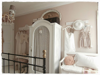 Shabby Landhaus: Ein Rundblick durch´s Schlafzimmer......