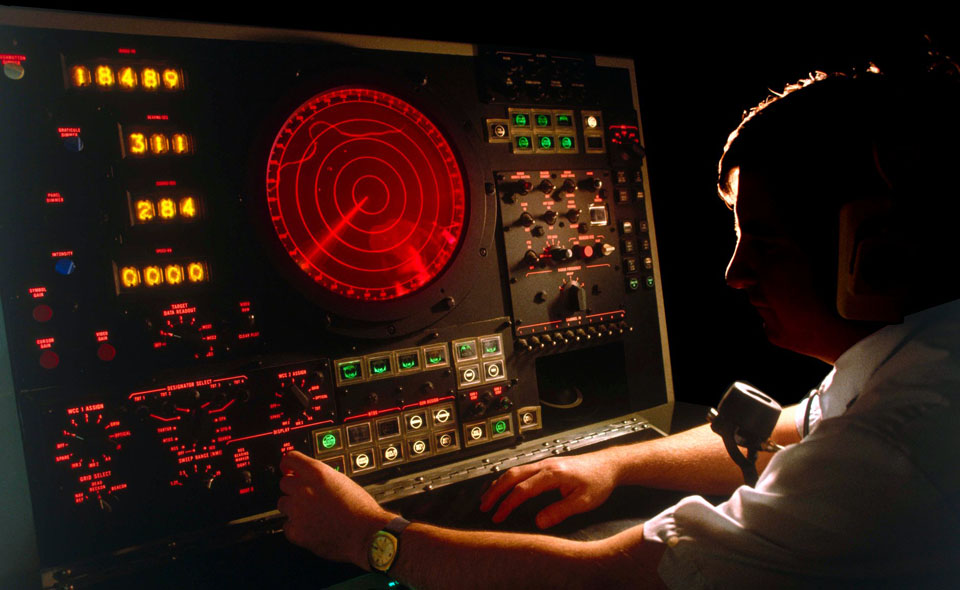 Radar control. Radar control. радар управления воздушным движением. Air traffic control radar. пульт управления подводной лодки.