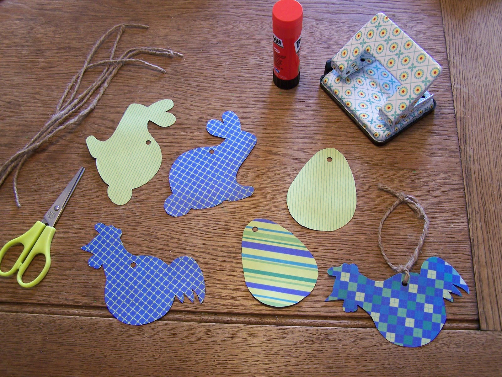 Studio Anna Maria DIY; Paper Easter Decoration + Free Pattern/Printable