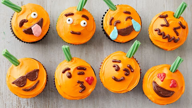 Halloween emoji cupcake for kids Delicious emoji cupcake for kids. Easy Halloween emoji foods ideas for kids. Easy Halloween treats for kids. Halloween tricks and treats food ideas. Halloween foods for party. Halloween party food ideas. Halloween funny food recipes for kids. Halloween party food ideas. Halloween emoji cupcake treats ideas. Halloween tricks and treat ideas for kids.