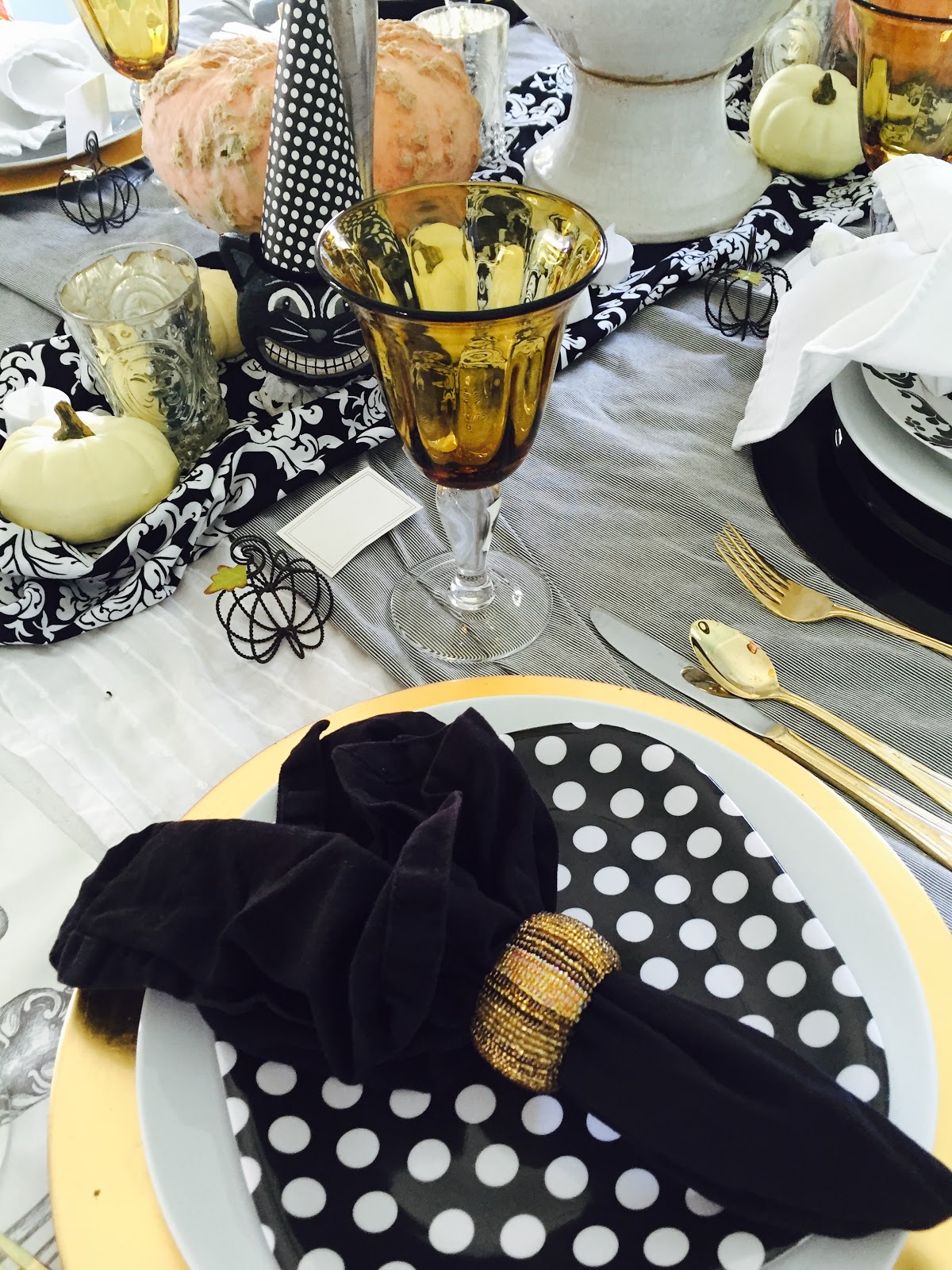 Black and White Thanksgiving tablescape - The Style Sisters