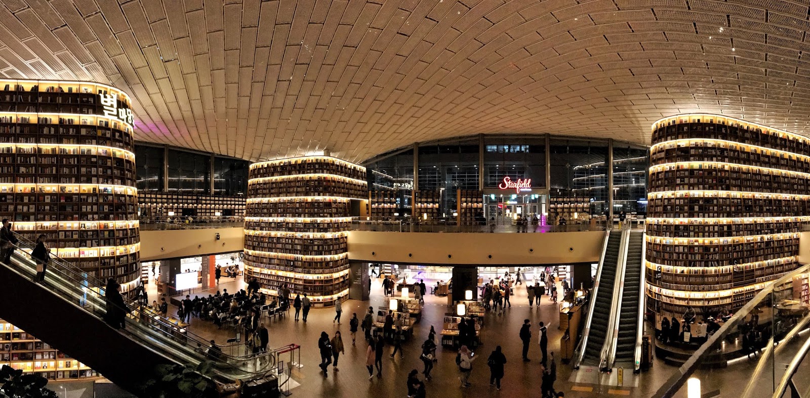 Сеул выставочные центры. Coex mall seoul. Аквариум coex. Coex сеул. Библиотека starfield library.