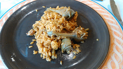 arroz marinero con alcachofas y chipirones