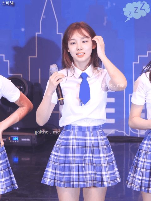 하트 날리는 나연