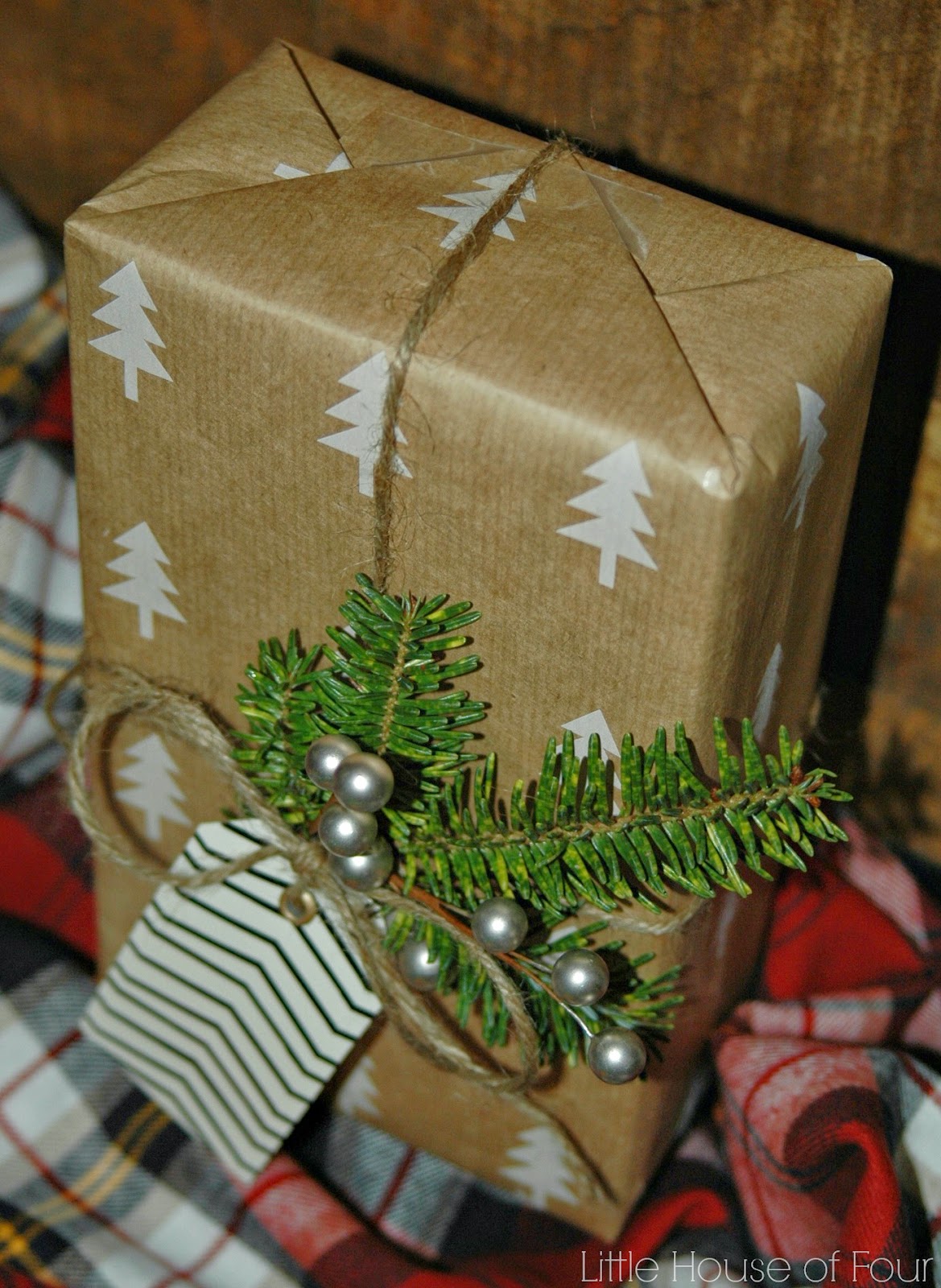 quick-and-easy-gift-wrapping-idea-little-house-of-four-creating-a