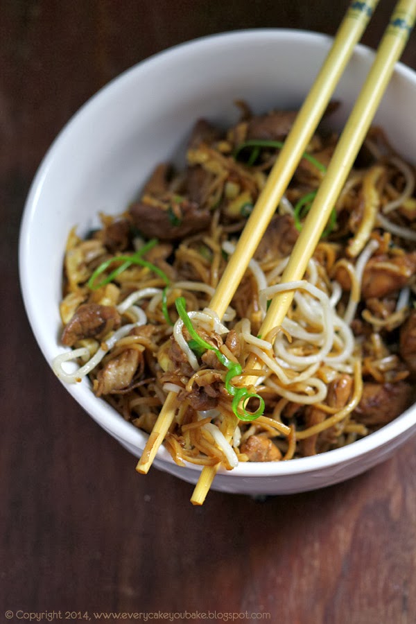 Noodles z kurczakiem i imbirem Every Cake You Bake