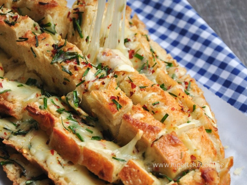 EASY GARLIC PUL-ART BREAD EASY GARLIC PUL-ART BREAD