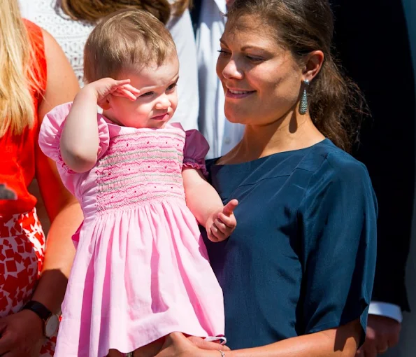 The dress worn by Princess Estelle is an old dress of her mother Crown Princess Victoria.
