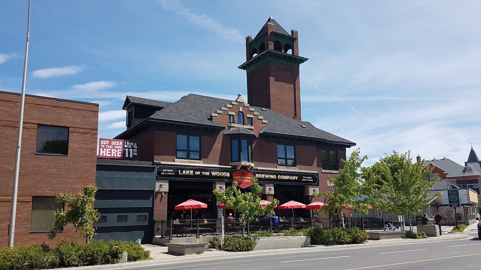 Jeeps Pubs Taverns and Bars Lake of the Woods Brewing (Kenora, Ontario, Canada)