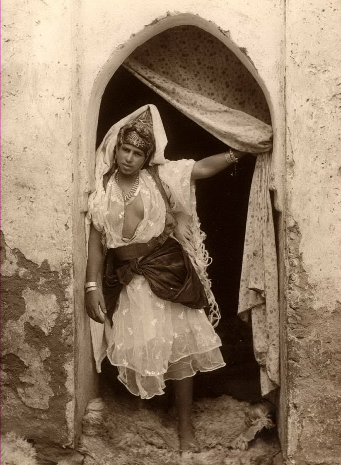 27 Fascinating Vintage Portrait Photos of North Africa's Women