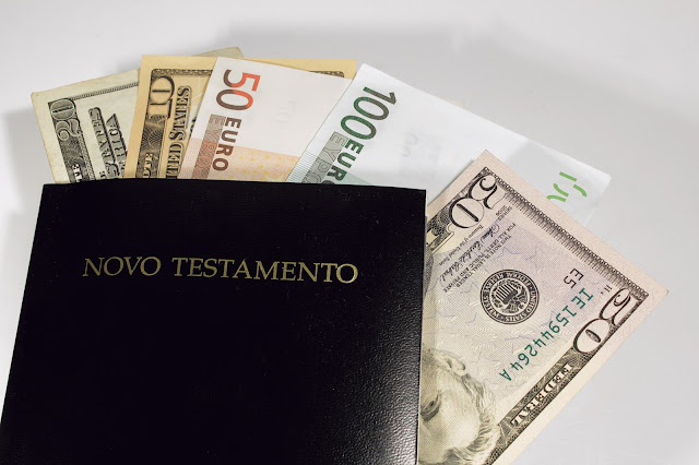 Image result for biblia e maleta de dinheiro