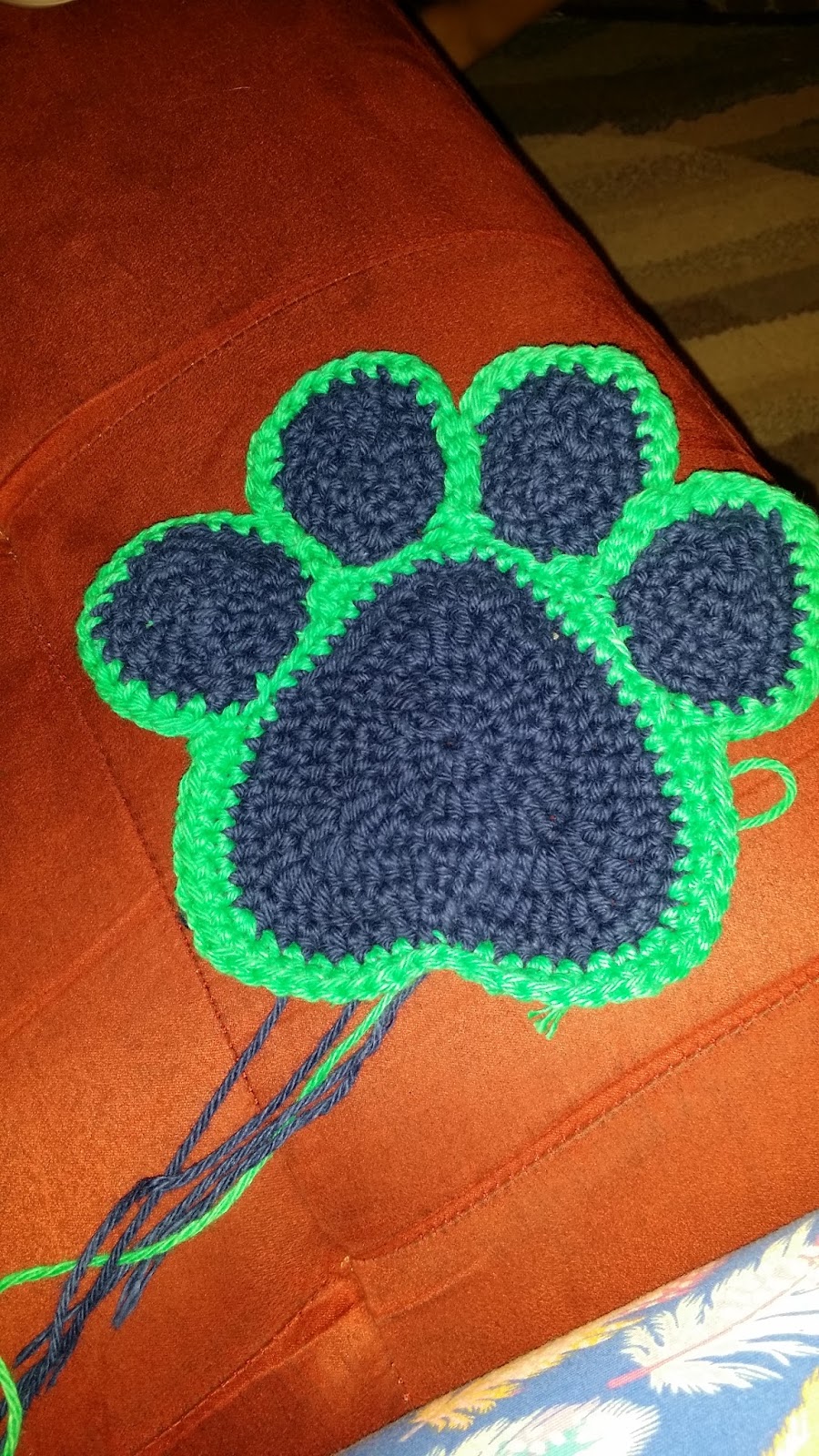 knots-about-yarn-paw-print-coaster-pattern-free