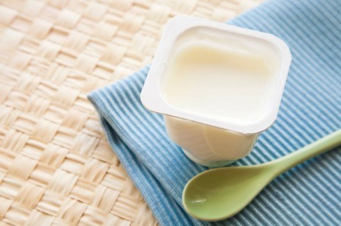 Cách làm mặt nạ trắng da hiệu quả từ sữa chua 10 phút Mat-na-sua-chua-duong-da-tai-nhajpg