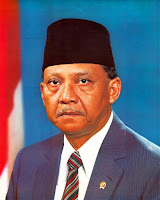 Jenderal (Purn) Umar Wirahadikusumah (Wakil Presiden IV Republik Indonesia)