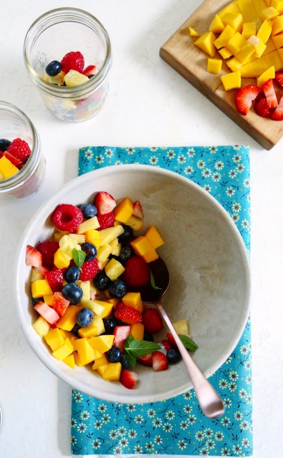 MAKE-AHEAD FRUIT AND YOGURT CUPS