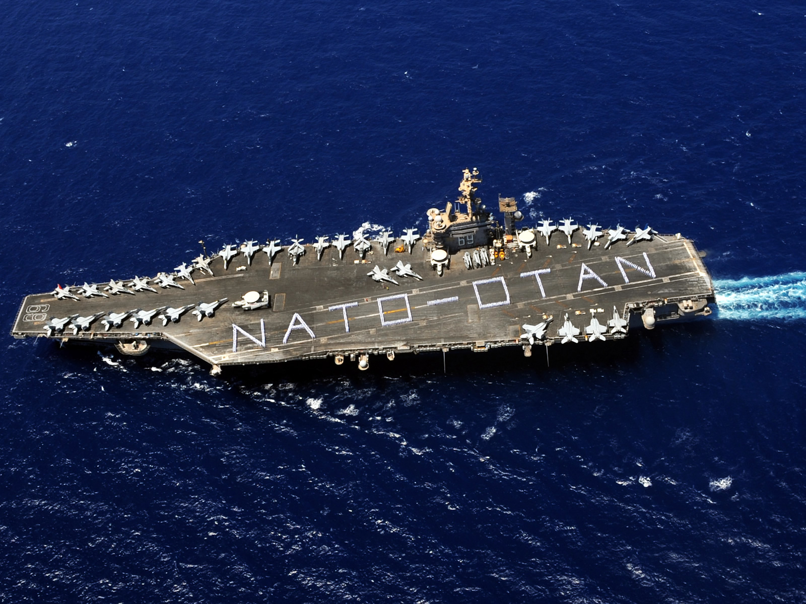 sports: Aircraft Carrier Wallpapers.......