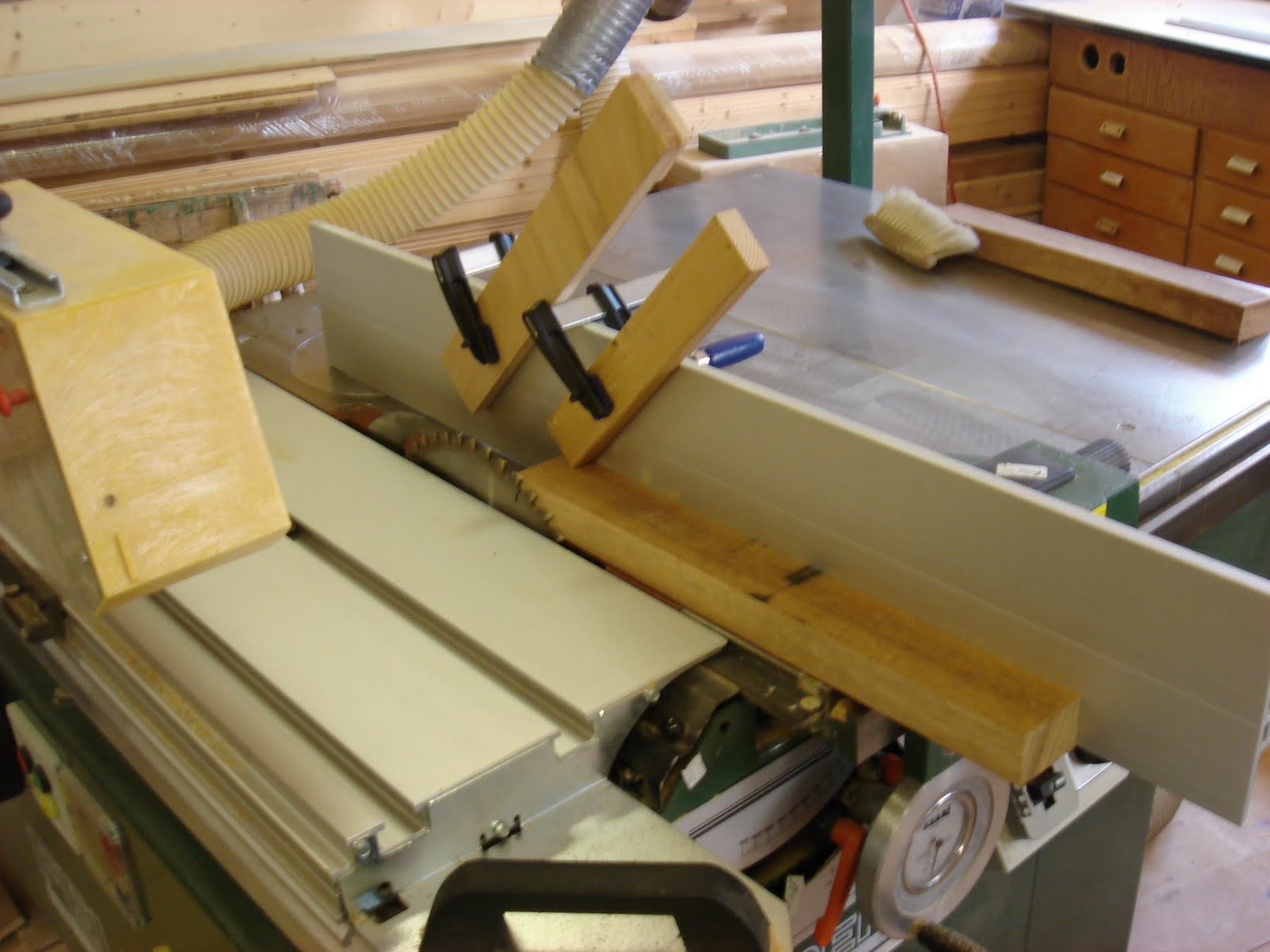 Martins Werkstatt: Waschtisch für Auflagewaschbecken