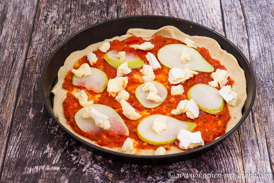 Knusprige Pizza mit Brie und Birne | Kochen mit Diana Knusprige Pizza mit Brie und Birne | Kochen mit Diana