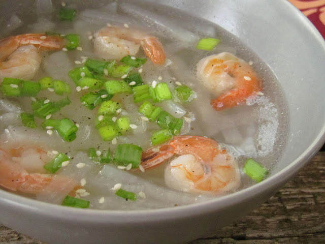 Китайский суп из дайкона с креветками