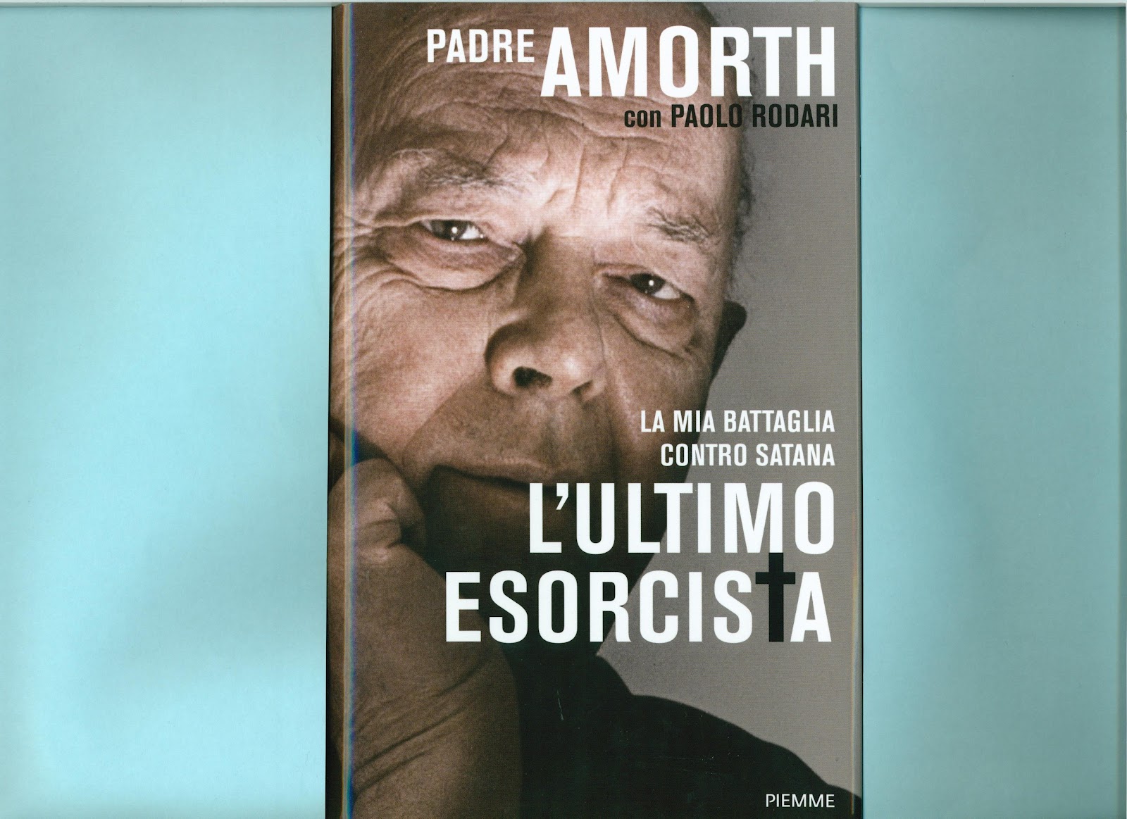 Libreria Torriani di Canzo Padre Amorth, l'ultimo esorcista Libreria Torriani di Canzo Padre Amorth, l'ultimo esorcista