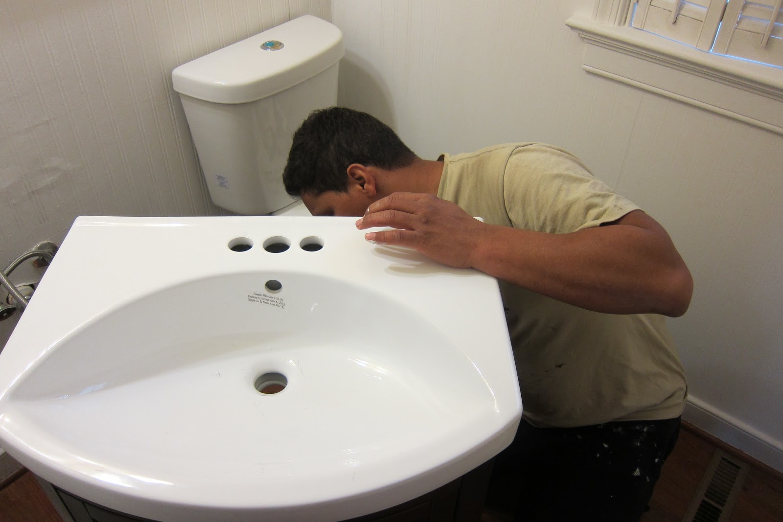 My Life - Mi Vida: Remodelando El Medio Baño!