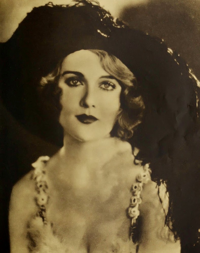 VINTAGE PHOTOGRAPHY Carole Lombard