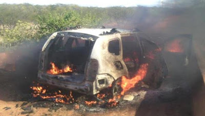 Novas Imagens - Carro utilizado no assalto do BB é encontrado queimado em Independência
