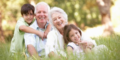 6 Momen Kasih Sayang Kakek Dan Nenek Yang Buat Kamu Merindukannya