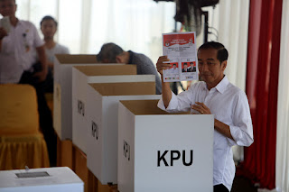 ruf Amin camp are upbeat that the incumbent will clinch victory in the presidential electi Jokowi : We are optimistic that we will win more than 60 percent of the votes