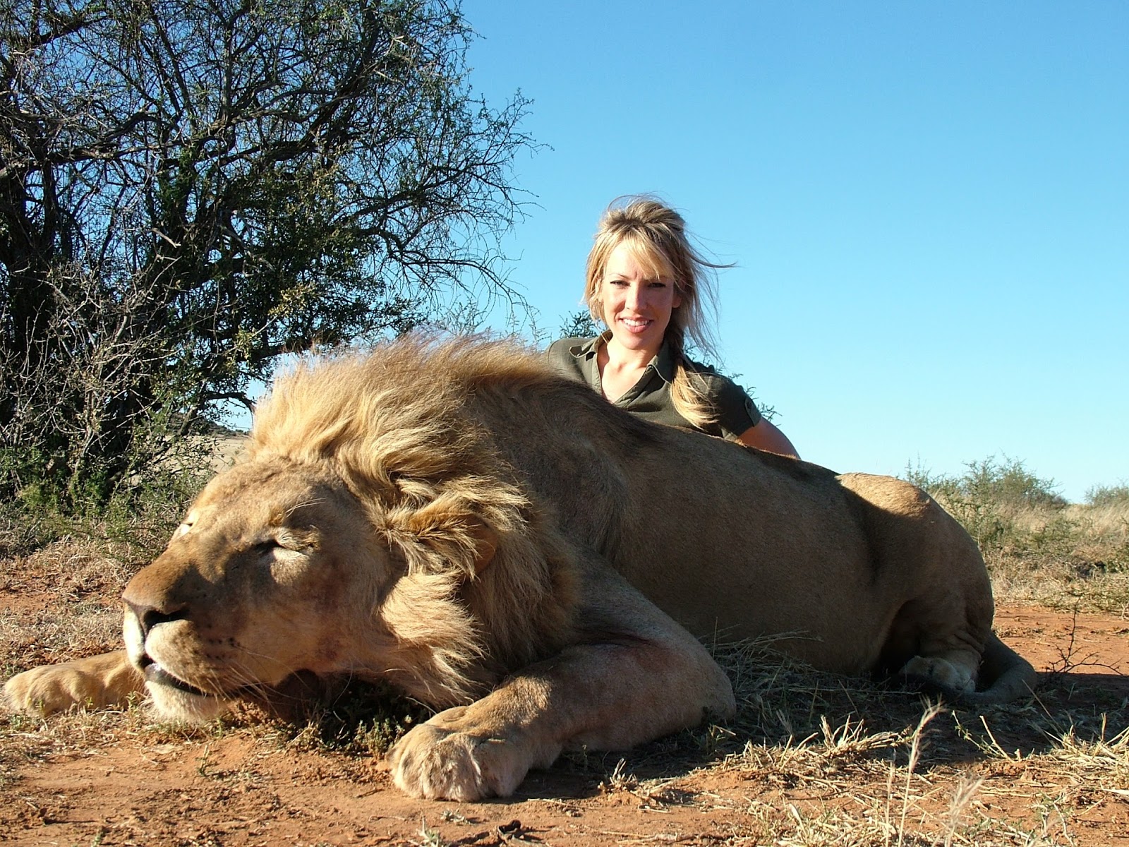 Ребекка фрэнсис охотница. Женщины убивающие животных. Охотница бриттани боддингтон. Охотник для детей. Женщины убивающие в животных.